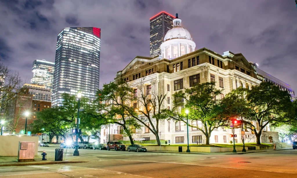 Houston Justice Center at night. If you’ve been accused of a financial crime, our securities fraud lawyers are ready to pursue justice.